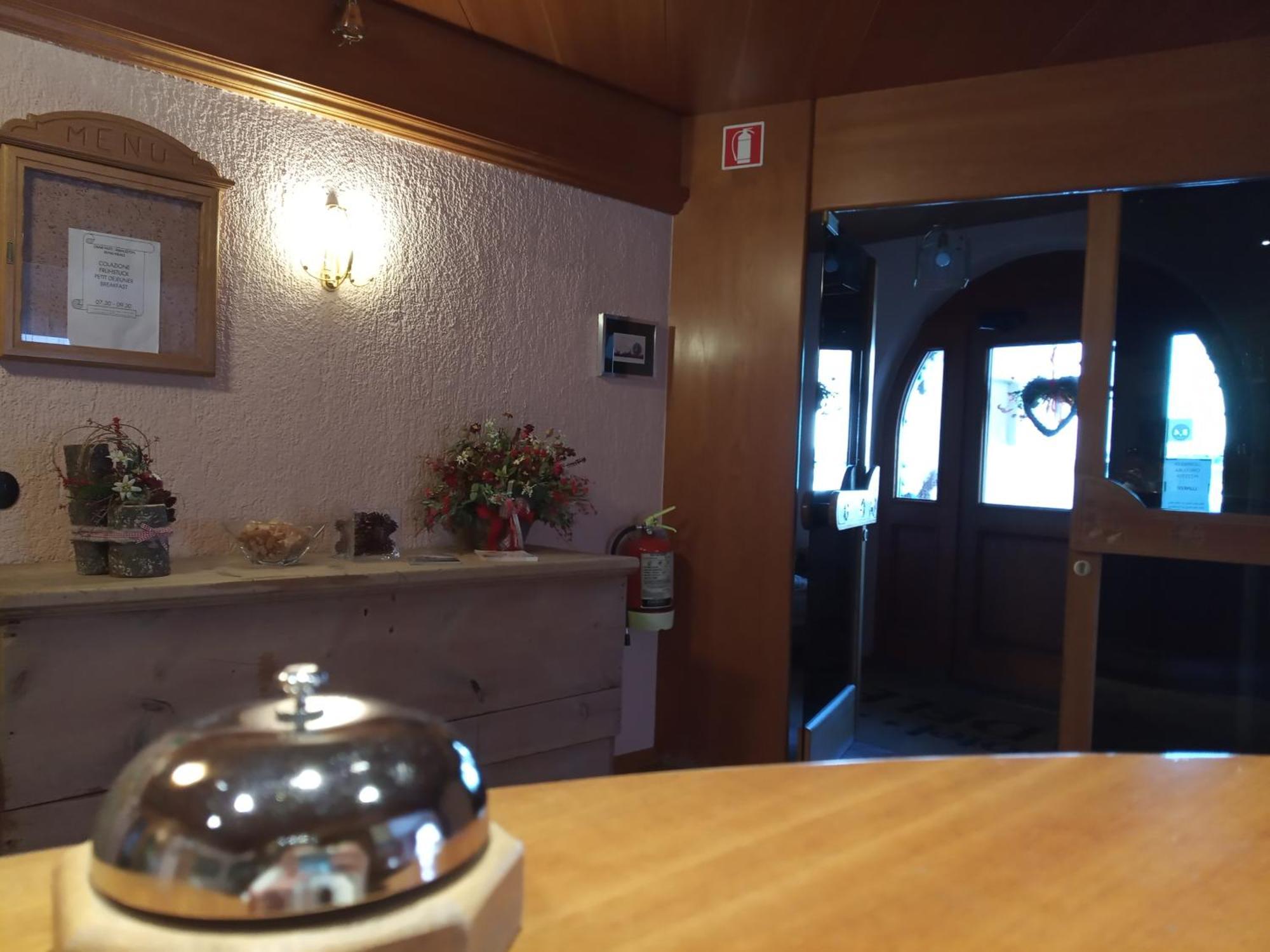 Hotel Adele リヴィーニョ エクステリア 写真