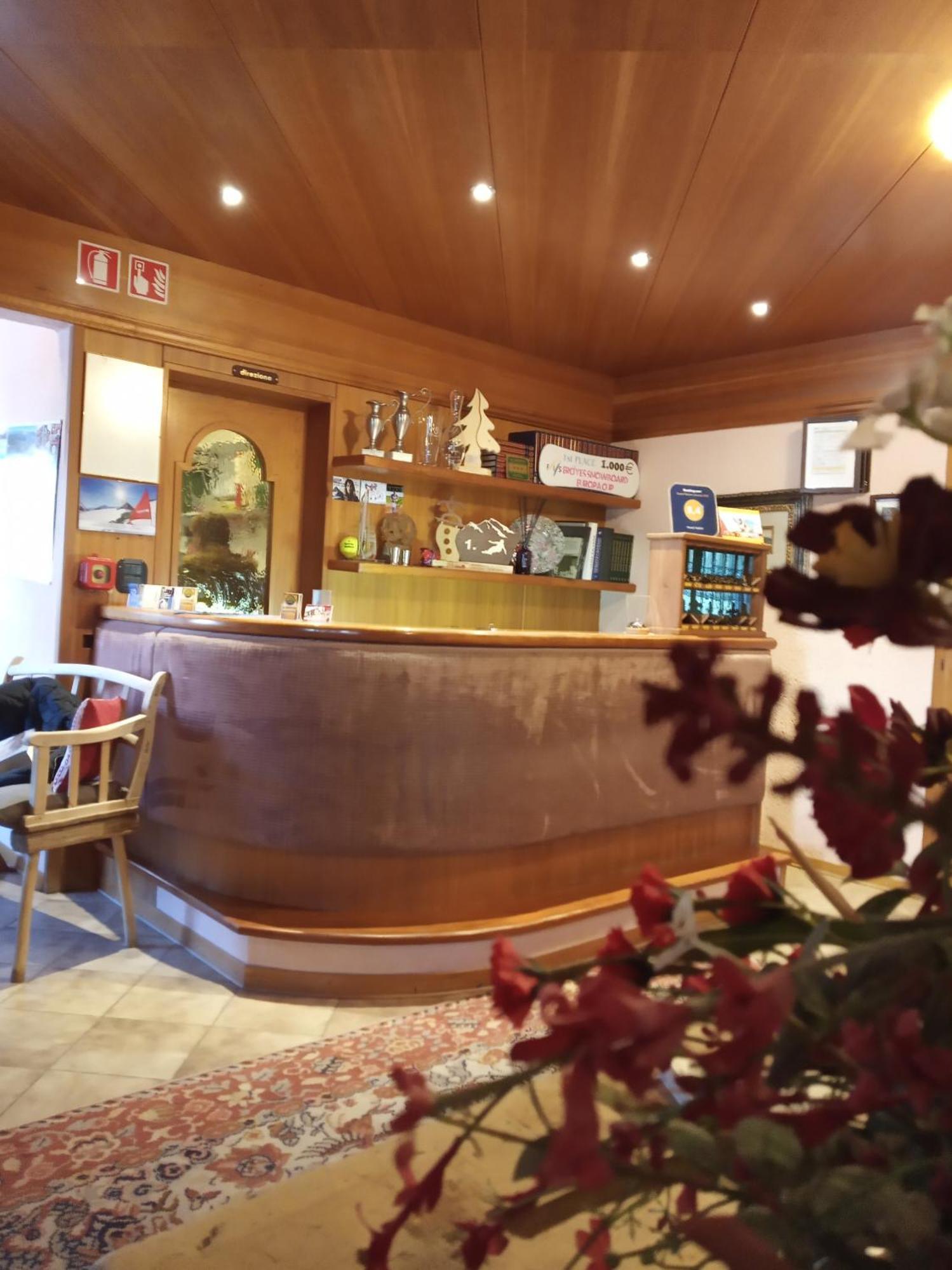 Hotel Adele リヴィーニョ エクステリア 写真